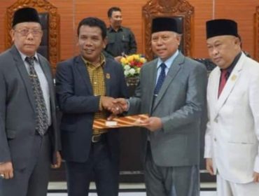 Foto : Bupati Lombok Timur, HM.SUKIMAN AZMY, dan Beberapa anggota DPR 