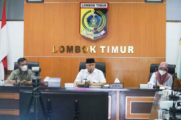 Foto : Bupati Lombok Timur HM Sukiman Azmy, pada rapat yang dihadiri para sejumlah Pimpinan OPD dan Lembaga terkait lainnya. Rabu (07/09) (dok:Humas PKP Lotim)