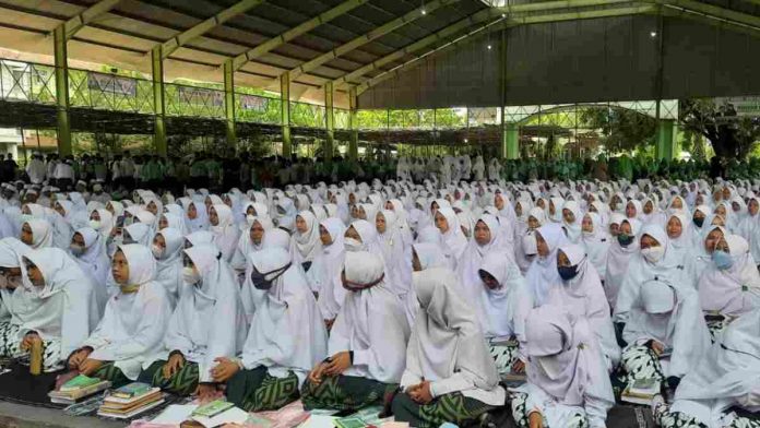Masyarakat Ikuti Hiziban Akbar, Bentuk Suka Cita Masyarakat Pancor Rayakan Hultah NWDI Ke-87