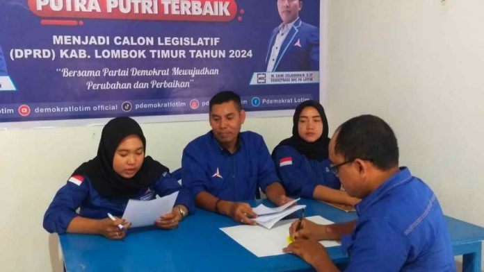 Foto : Beberapa pengurus Demokrat saat menerima Pendaftaran Bakal Calon Legisltif (dok:ist)