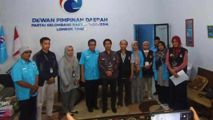 Foto : Tim Verikasi bersama jajaran Partai Gelora (dok:ist)
