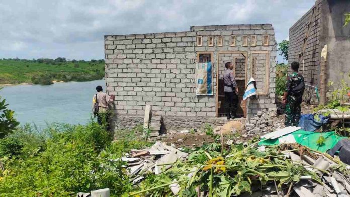 Foto : Potret Rumah Warga yang tersapu Angin Puting Beliung (dok:istimewa)