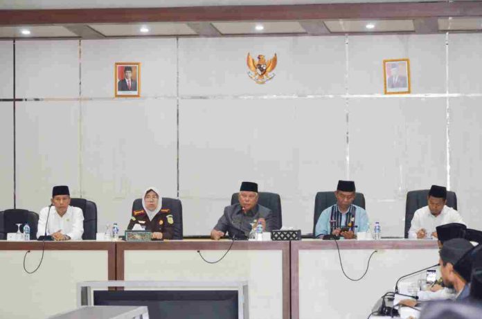 Bupati Lombok Timur H. M. Sukiman Azmy menerima seluruh pimpinan pondok pesantren lingkup kabupaten Lombok Timur, di Rupatama 2 Kantor Bupati Pertemuan tersebut guna menindaklanjuti kasus pelecehan seksual terhadap santri Selasa (23/5)
