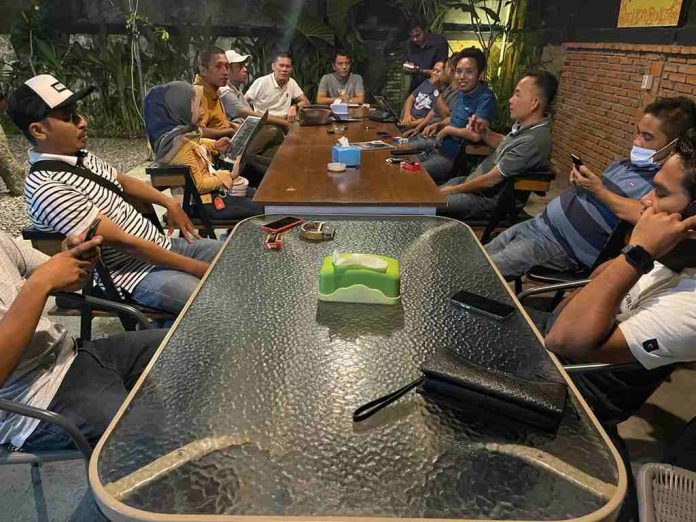 Kelompok kontraktor di Nusa Tenggara Barat (NTB) berencana akan melakukan kemah (camping) di Kantor Gubernur NTB dalam waktu dekat.