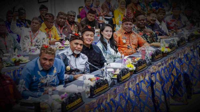 Gubernur NTB Lalu Muhamad Iqbal bersama Wamendagri Ribka Haluk dan Anggota VI BPK RI Fathan Subchi dalam Entry Meeting LKPD 2025 di Bali.