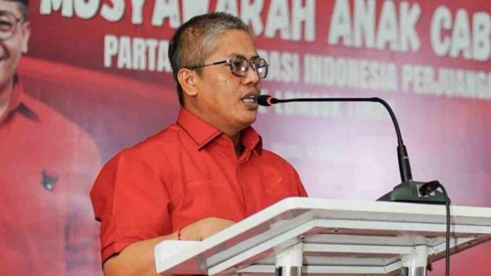 Logopit_1771321643273 Ahmad Sukro bahas penonaktifan BPJS gratis di Lombok Timur.