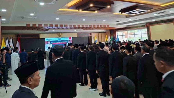 Gubernur NTB melantik 392 pejabat eselon III dan IV di Ruang Rapat Tambora untuk perampingan organisasi perangkat daerah