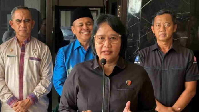 Kombes Pol Ni Made Pujawati saat konferensi pers kenaikan status penyidikan kasus pelecehan pimpinan ponpes di Lombok Tengah. Dok Humas Polda NTB.