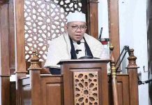 Najmul Akhyar Minta Maaf di Masjid Agung Tanjung saat Idul Fitri 1447 H Bupati Lombok Utara Najmul Akhyar memberikan sambutan Idul Fitri 1447 Hijriah di atas mimbar kayu ukir Masjid Agung Baiturrahim Tanjung.