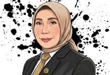 Madrasah NWDI dan NBDI adalah pilar Utama Perjuangan Maulanasyiekh Memerdekan Hak Dasar Manusia Dengan Pondasi Iman Taqwa Ilustrasi digital wajah Hj. Lale Yaqutunnafis mengenakan hijab krem dan jas hitam dengan pin anggota dewan, berlatar belakang aksen bercak tinta hitam yang artistik.