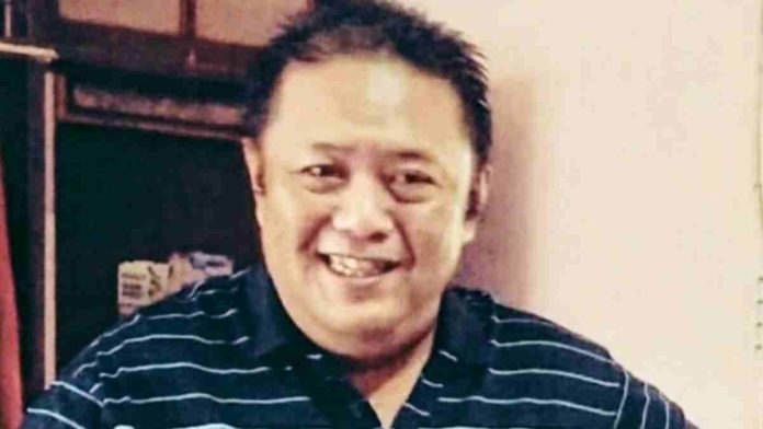 Potret Direktur Mi6 Bambang Mei Finarwanto memberikan keterangan pers terkait peran partai politik dalam memberikan edukasi demokrasi kepada masyarakat di Mataram.