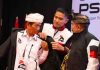 Dilantik Kaesang, PSI NTB Matangkan Struktur dan Bidik Kursi Senayan pada 2029 Kaesang Pangarep membantu seorang tokoh adat mengenakan jaket hitam berlogo PSI di atas panggung dalam acara pelantikan pengurus di Mataram.