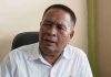 Beban Kerja Ganda Pengawas Sekolah Lombok Timur Capai Dua Kali Lipat Foto close-up wajah Islahul Muttaqin, seorang pria paruh baya mengenakan kemeja putih motif bintik-bintik, sedang memberikan penjelasan dalam sebuah sesi wawancara.