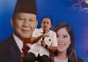 Tegakkan KIP, Komisi Informasi NTB Minta PPID Paham Klasifikasi Data Enam orang, terdiri dari lima pria dan satu wanita, berdiri berjejer di koridor gedung dengan latar belakang hiasan bendera merah putih kecil di langit-langit.