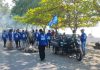Demokrat Lombok Timur Bersihkan Pantai Peringati HUT ke-25