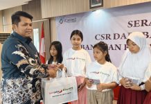 Sinergi Bank Jatim dan Bank NTB Syariah Bagikan Kacamata Gratis untuk Pelajar Jawa Timur