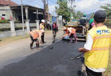 TRC Infrastruktur NTB Gerak Cepat Garap Jalan Kuripan–Kediri, Warga Semringah