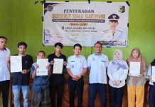 Kepastian Hukum Tanah Warga Sakra Selatan Makin Jelas Usai Menerima 70 Sertipikat Elektronik