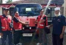 Bantu Korban Gempa NTT, PMI NTB Terjunkan Dua Unit Truk Tangki Air Bersih