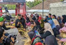 Gelar Gawe Adat Inan Dowe II, Pemuda Loyok Dorong Anyaman Bambu Kembali Mendunia