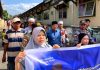 Daftar Kembali Jadi Kades, Malkan Siap Tuntaskan Krisis Air Bersih di Pringga Jurang Ratusan warga mendampingi Malkan saat berjalan menuju sekretariat pendaftaran Caldes Pringga Jurang, Rabu (21/10/2026). (dok: istimewa / PorosLombok)